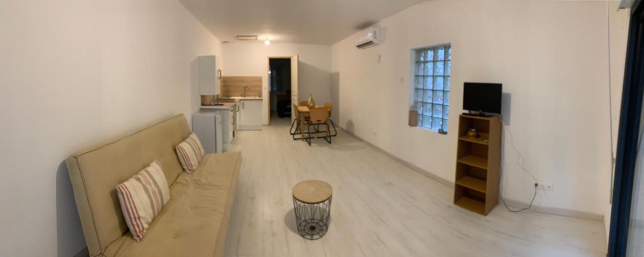 Vila La Pinede Mornas Exteriér fotografie